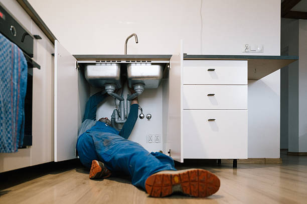 Professional Emergency Plumber technician working in Woodside, DE